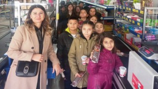 Hisarcıkta ilkokul öğrencileri market alışverişi yaptı