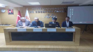Hitit Üniversitesinde “100. Yılında Cumhuriyet Kazanımları ve Tarihin Tanıkları Gazilerimiz” konulu panel düzenlendi