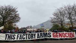 İngiltere ve İskoçyada Filistin destekçilerinden F-35 parçaları üreten firmaların önünde protesto