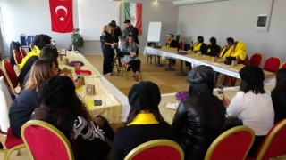 İranlılar sanatçı Ebi konseri için Vana geldi