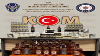 İş yerine yapılan baskında bin 370 paket kaçak sigara ele geçirildi