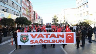 Ispartalı yüzlerce vatandaş şehitler için yürüdü