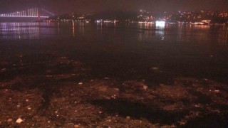 İstanbul Boğazındaki kirlilik vatandaşı isyan ettirdi: “İki aydır buraya bir balık yaklaşmıyor”