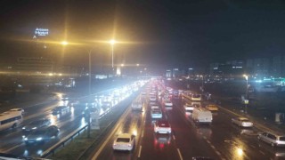 İstanbulda akşam saatlerinde trafik yoğunluğu