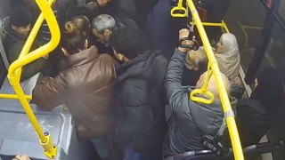 İstanbulda küçük çocuk ailesi tarafından İETT otobüsünde unutuldu
