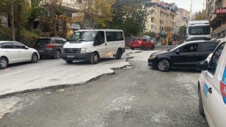 İstanbulun göbeğinde çağ dışı görüntüler: Yollar tarlaya döndü, iş yerlerini su ve lağım bastı