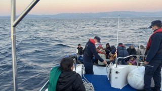 İzmir açıklarında 199 düzensiz göçmen karaya çıkartıldı