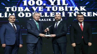 İzmir Ekonomili profesöre ‘TÜBİTAK gururu