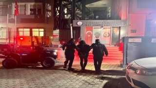 İzmirde ATVli polisler, hırsızlık zanlısını yakaladı