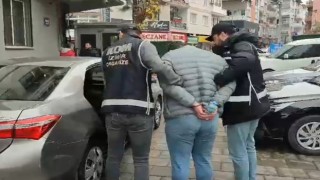 İzmirde iş yerlerini kurşunlayan saldırgan, polis takibiyle yakalandı