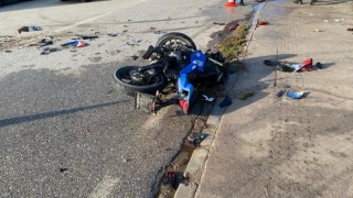 İzmirde kamyona çarpan motosiklet sürücüsü hayatını kaybetti