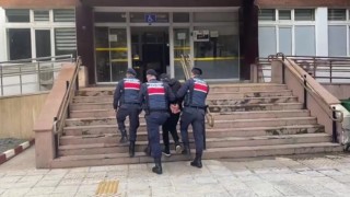 İzmir'de kastan adam öldürme suçundan aranan zanlı yakalandı