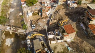 İzmirin kanayan yarası Yeşilderede yıkım başladı