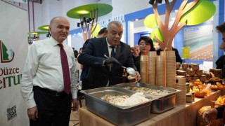 İzmirlilere Konuralp pilavı ikram edildi