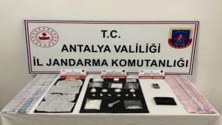 Jandarma uyuşturucu tacirlerine göz açtırmıyor