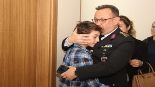Jandarmadan şehit çocuğuna sürpriz doğum günü kutlaması