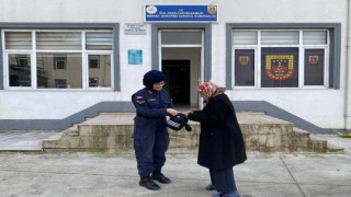 Jandarmanın bulduğu çanta sahibine ulaştırıldı