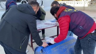 JASAT tırın farklı noktalarına gizlenmiş 190 karton kaçak sigara yakaladı