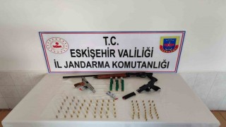 Kaçak silah ve mermi satan şahıslara jandarma operasyonu