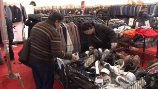 Kadıköyde markalar çadırı açılışında indirim izdihamı