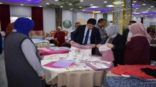 Kadınlar el emeği ürünlerini sergiledi