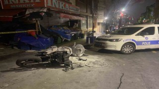 Kağıthanede motosikletli saldırgan bir kişiye ateş açtıktan sonra motosikleti bırakıp kaçtı