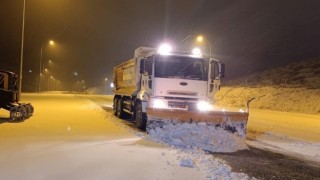 Kahramanmaraşta kar yağışı sonrası yollar açılıyor