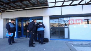 Kaldırımı işgal eden BİM şubesi mühürlendi