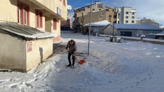 Karlıovada yoğun kar, 40 köy yolunu ulaşıma kapattı