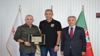 Karşıyaka Medical Pointte Gökhan Öner, galibiyetle başladı
