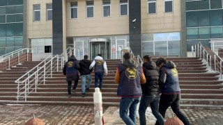 Karsta biri FETÖ/PDY terör örgütü üyesi 3 kişi yakalandı
