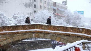 Kastamonuda kar ortaya kartpostallık görüntüler çıkardı: Vatandaşlar kışın tadını çıkardı
