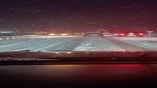 Kastamonuda yoğun kar yağışı: Onlarca araç yolda kaldı