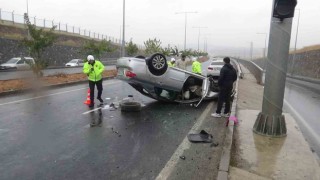 Kayganlaşan yol kaza getirdi