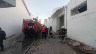 Kayseride iş yeri deposunda çıkan yangını itfaiye söndürdü