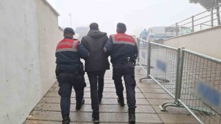 Kesinleşmiş hapis cezasıyla aranan şahıs jandarmadan kaçamadı