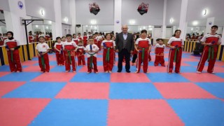 Kick boks sporcuları kuşak sevinci yaşadı