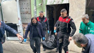 Kız arkadaşını evinde öldürdü, taksiyle kaçtı