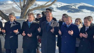 KKTC Cumhurbaşkanı Ersin Tatardan şehitlik ziyareti