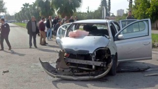 Kontrolsüz kavşakta iki otomobil çarpıştı: 3 yaralı