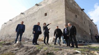 Köşk Medrese hizmete girmek için gün sayıyor