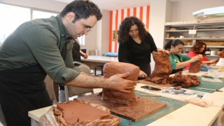 Küçükçekmece Belediyesi Güzel Sanatlar Akademisinde 30 farklı branşta sanat eğitimleri başladı