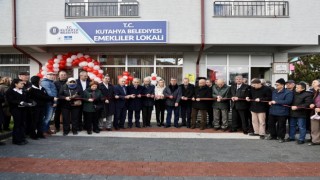 Kütahya Belediyesi tarafından Cumhuriyet Mahallesine yaptırılan Emekliler Lokali hizmete sunuldu