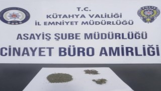 Kütahyada araç sürücüsünün üzerinde uyuşturucu ele geçirildi