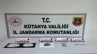 Kütahyada durdurulan araçta uyuşturucu ele geçirildi: 2 şüpheli tutuklandı