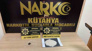 Kütahyada eşyaları arasında uyuşturucu ele geçirilen 2 otobüs yolcusu tutuklandı