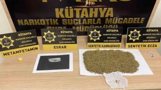 Kütahyada uyuşturucuyu yola döküp kaçmaya çalışan zehir tacirleri tutuklandı