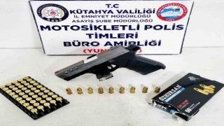 Kütahyada Yunus Timleri ruhsatsız tabanca ele geçirdi