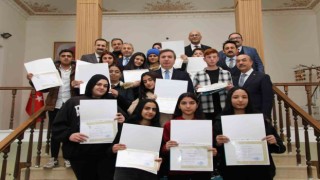 Liseli gençlerden örnek davranış