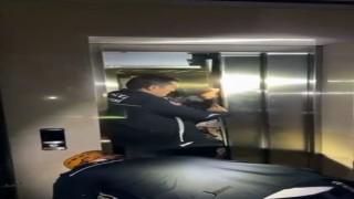 Mahsur kaldıkları asansörde panik yaşadılar, yardımlarına itfaiye ekipleri koştu